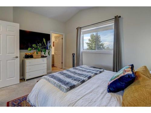 105 Arbour Wood Mews Nw, Calgary, AB - Indoor Photo Showing Bedroom