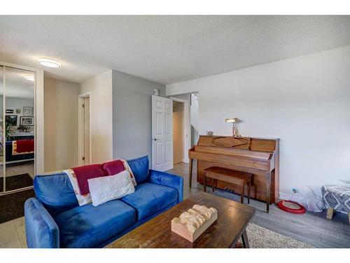 105 Arbour Wood Mews Nw, Calgary, AB - Indoor Photo Showing Living Room