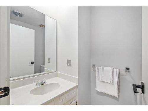 23-714 Willow Park Drive Se, Calgary, AB - Indoor Photo Showing Bathroom