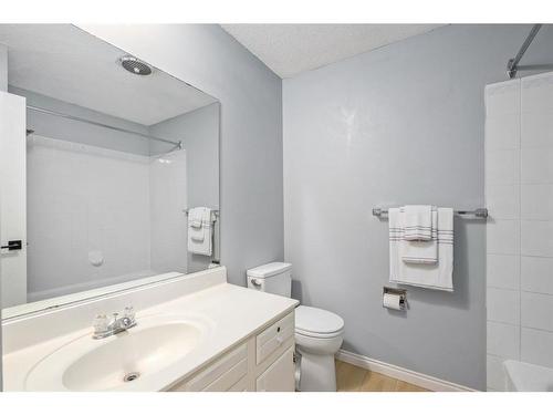 23-714 Willow Park Drive Se, Calgary, AB - Indoor Photo Showing Bathroom
