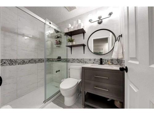 503 Harvest Lake Drive Ne, Calgary, AB - Indoor Photo Showing Bathroom