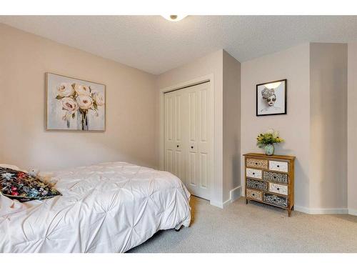 55 Mahogany Rise Se, Calgary, AB - Indoor Photo Showing Bedroom