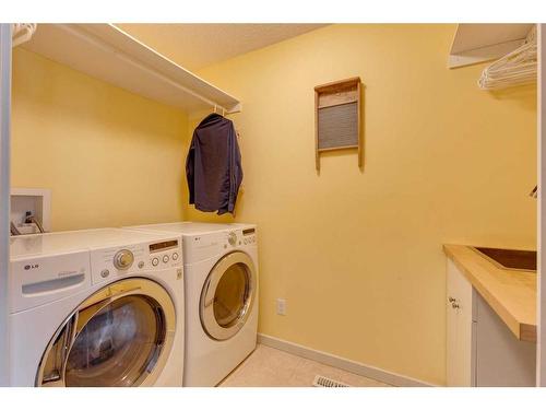 55 Mahogany Rise Se, Calgary, AB - Indoor Photo Showing Laundry Room