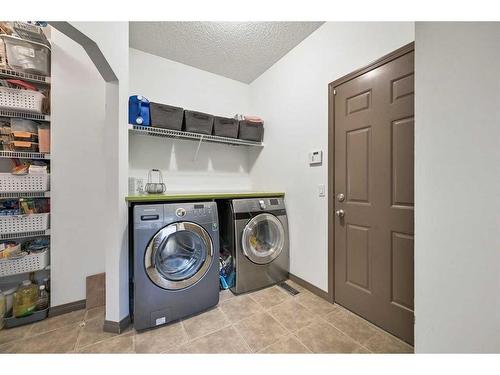 50 Royal Oak Drive Nw, Calgary, AB - Indoor Photo Showing Laundry Room