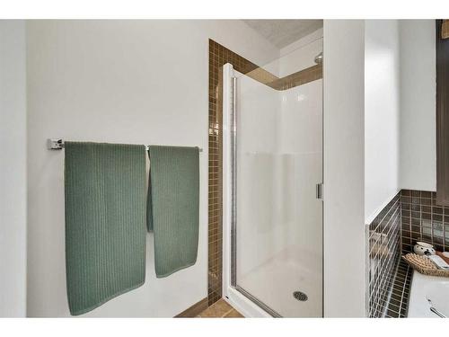 50 Royal Oak Drive Nw, Calgary, AB - Indoor Photo Showing Bathroom