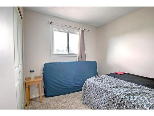 4016 44 Avenue Ne, Calgary, AB - Indoor Photo Showing Bedroom