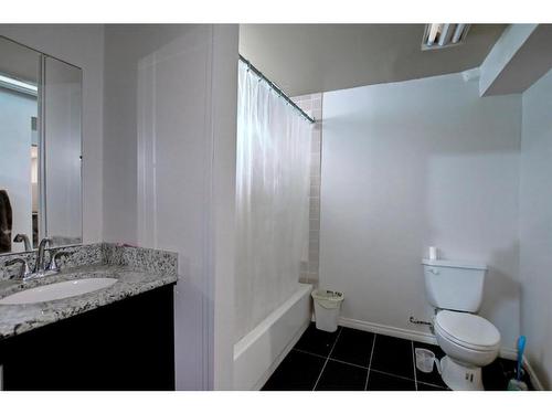 4016 44 Avenue Ne, Calgary, AB - Indoor Photo Showing Bathroom