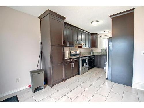 4016 44 Avenue Ne, Calgary, AB - Indoor Photo Showing Kitchen