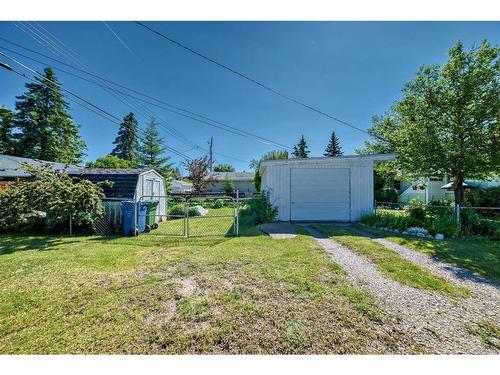 8348 47 Avenue Nw, Calgary, AB - Outdoor