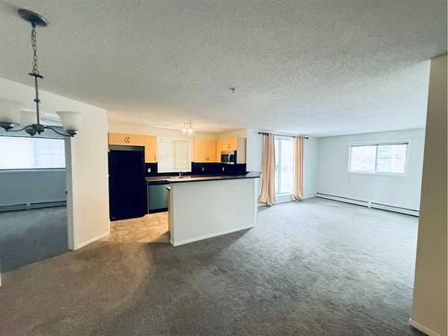 1101-10 Prestwick Bay Se, Calgary, AB - Indoor Photo Showing Kitchen