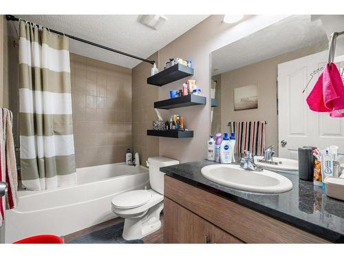 320-Building 7180 80Th Avenue, Calgary, AB - Indoor Photo Showing Bathroom