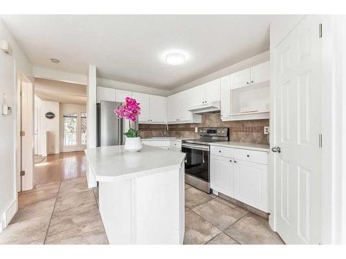 79 Bridlewood Avenue Sw, Calgary, AB - Indoor Photo Showing Kitchen