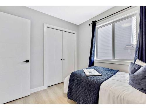 1365 Somerside Drive Sw, Calgary, AB - Indoor Photo Showing Bedroom