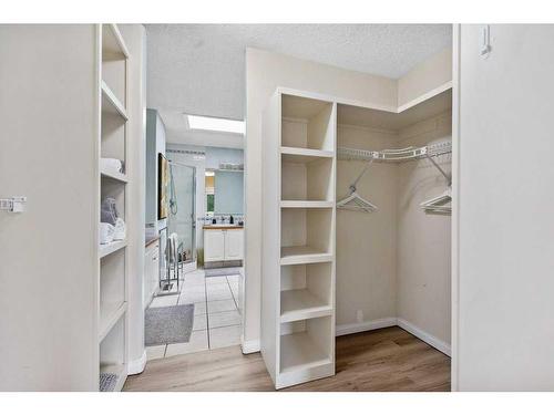 1650 Westmount Boulevard Nw, Calgary, AB - Indoor With Storage