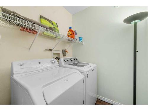 1650 Westmount Boulevard Nw, Calgary, AB - Indoor Photo Showing Laundry Room