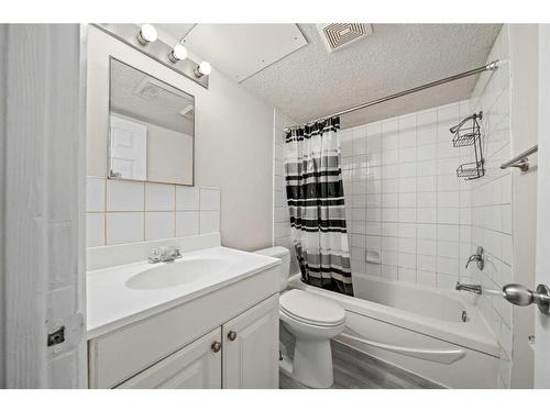 36-8112 36 Avenue Nw, Calgary, AB - Indoor Photo Showing Bathroom