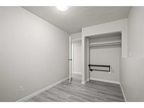 36-8112 36 Avenue Nw, Calgary, AB - Indoor Photo Showing Other Room