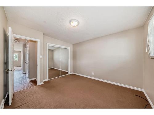 6425 35 Avenue Nw, Calgary, AB - Indoor Photo Showing Other Room