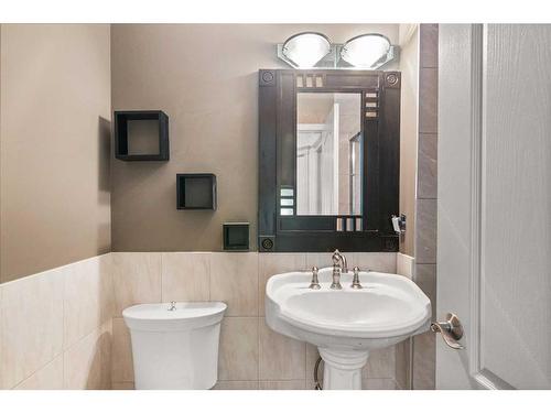 123 Hamptons Square Nw, Calgary, AB - Indoor Photo Showing Bathroom