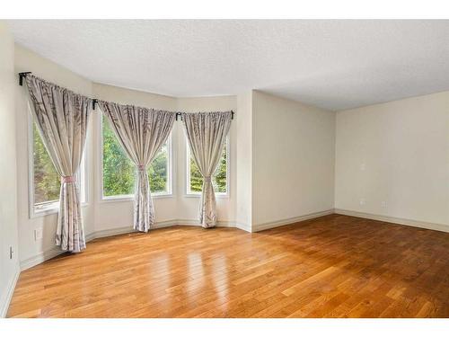 123 Hamptons Square Nw, Calgary, AB - Indoor Photo Showing Other Room