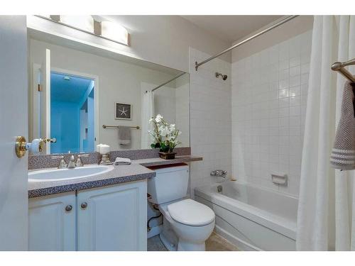 4301-385 Patterson Hill Sw, Calgary, AB - Indoor Photo Showing Bathroom