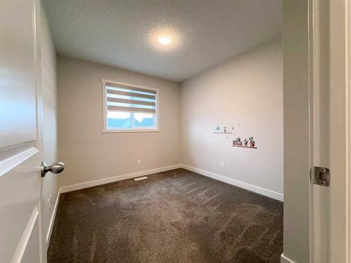 32 Carringvue Link Nw, Calgary, AB - Indoor Photo Showing Other Room