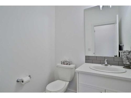 151 Rowley Gate Nw, Calgary, AB - Indoor Photo Showing Bathroom