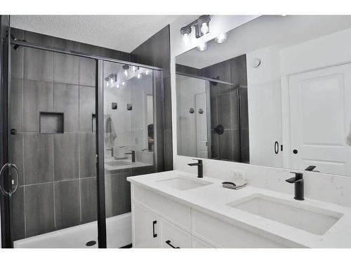 151 Rowley Gate Nw, Calgary, AB - Indoor Photo Showing Bathroom