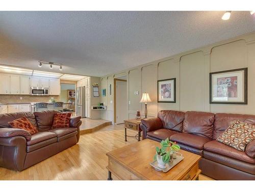 123 Ranchridge Bay Nw, Calgary, AB - Indoor Photo Showing Living Room