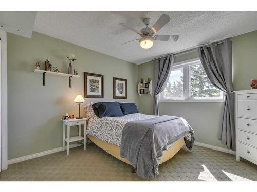 123 Ranchridge Bay Nw, Calgary, AB - Indoor Photo Showing Bedroom
