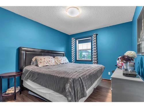 22 Cranarch Link Se, Calgary, AB - Indoor Photo Showing Bedroom