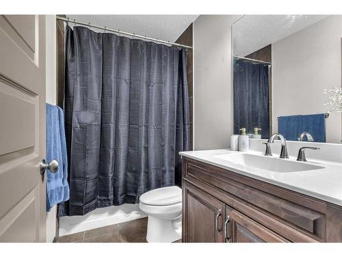 22 Cranarch Link Se, Calgary, AB - Indoor Photo Showing Bathroom