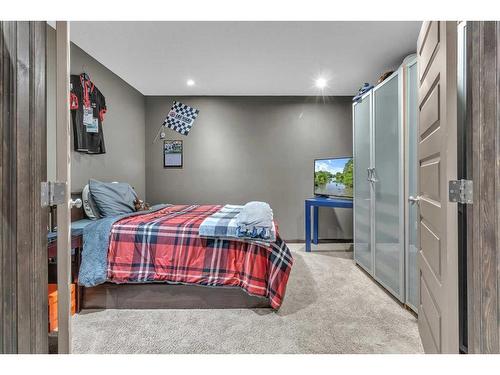 22 Cranarch Link Se, Calgary, AB - Indoor Photo Showing Bedroom