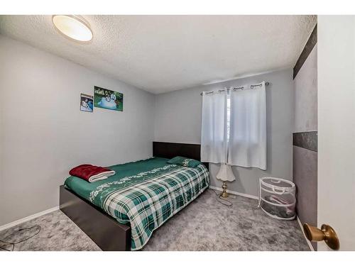 11-1615 Mcgonigal Drive Ne, Calgary, AB - Indoor Photo Showing Bedroom