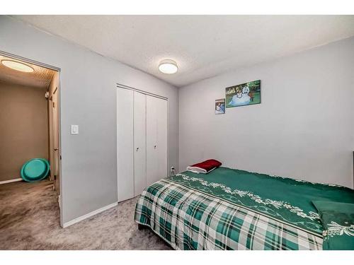 11-1615 Mcgonigal Drive Ne, Calgary, AB - Indoor Photo Showing Bedroom