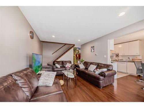 11-1615 Mcgonigal Drive Ne, Calgary, AB - Indoor Photo Showing Living Room