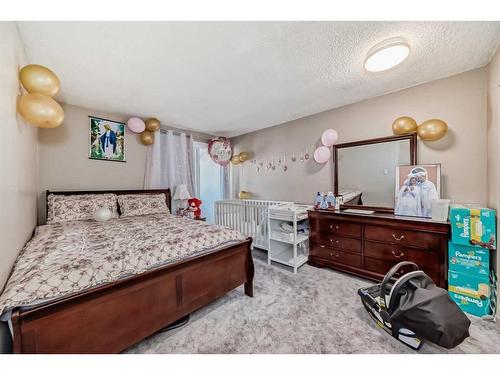 11-1615 Mcgonigal Drive Ne, Calgary, AB - Indoor Photo Showing Bedroom