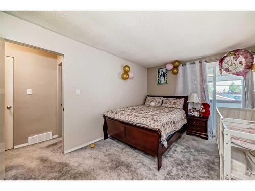 11-1615 Mcgonigal Drive Ne, Calgary, AB - Indoor Photo Showing Bedroom