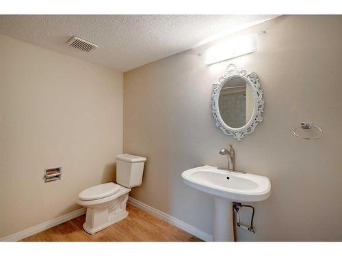 117 Candle Place Sw, Calgary, AB - Indoor Photo Showing Bathroom
