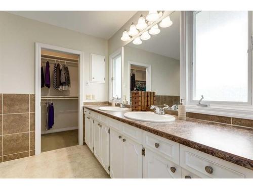 100A-17177 306 Avenue East, Rural Foothills County, AB - Indoor Photo Showing Bathroom