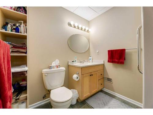 100A-17177 306 Avenue East, Rural Foothills County, AB - Indoor Photo Showing Bathroom