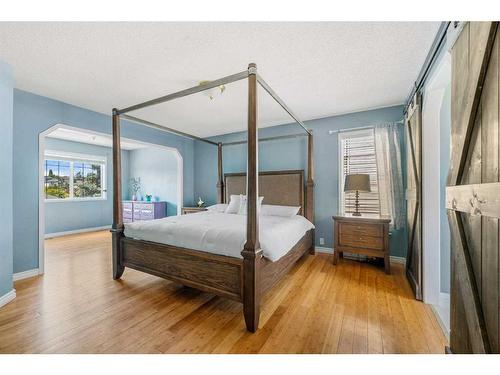 101 Bridlecreek Park Sw, Calgary, AB - Indoor Photo Showing Bedroom