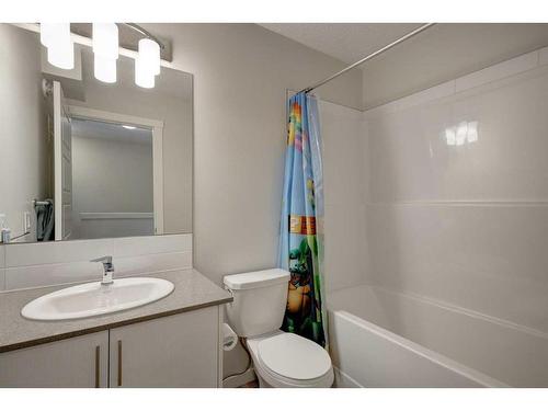 411 Cranbrook Square Se, Calgary, AB - Indoor Photo Showing Bathroom