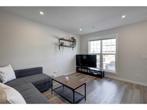 411 Cranbrook Square Se, Calgary, AB - Indoor Photo Showing Living Room