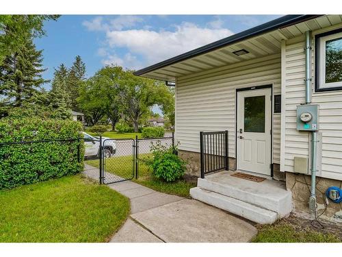 1204 18 Street Ne, Calgary, AB - Outdoor