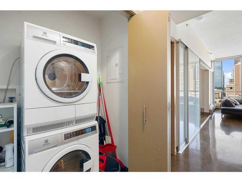 1304-135 13 Avenue Sw, Calgary, AB - Indoor Photo Showing Laundry Room