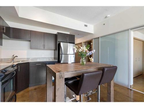 1304-135 13 Avenue Sw, Calgary, AB - Indoor Photo Showing Kitchen With Stainless Steel Kitchen