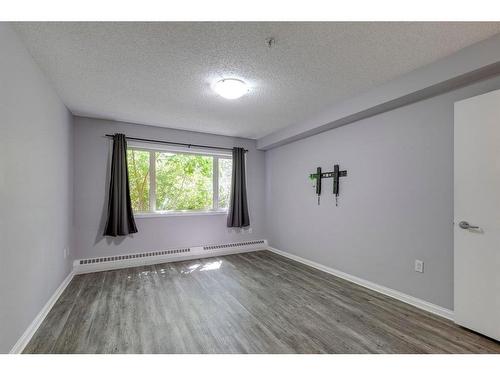 108-790 Kingsmere Crescent Sw, Calgary, AB - Indoor Photo Showing Other Room