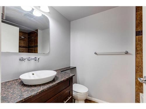 108-790 Kingsmere Crescent Sw, Calgary, AB - Indoor Photo Showing Bathroom