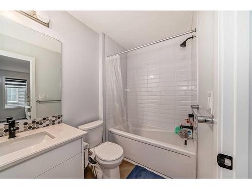 1442 148 Avenue Nw, Calgary, AB - Indoor Photo Showing Bathroom
